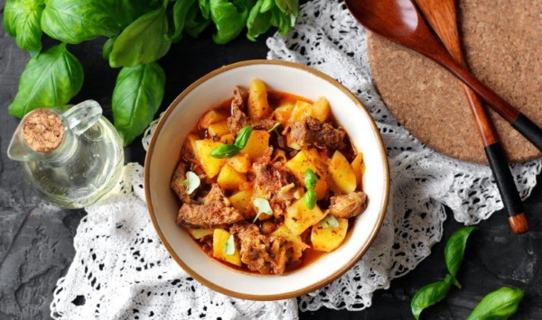 Рагу из свинины с картошкой. Рецепты в мультиварке, духовке, кастрюле, на сковороде