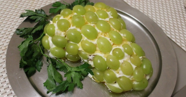 Салат Гроздь винограда с курицей. Рецепты с грецкими орехами, грибами