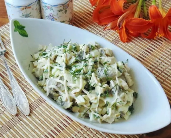 Салаты из горбуши горячего копчения. Рецепты с рисом, яйцом, зеленым луком, картофелем, огурцом