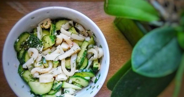 салат с кальмарами картошкой и яйцом и свежим огурцом. Смотреть фото салат с кальмарами картошкой и яйцом и свежим огурцом. Смотреть картинку салат с кальмарами картошкой и яйцом и свежим огурцом. Картинка про салат с кальмарами картошкой и яйцом и свежим огурцом. Фото салат с кальмарами картошкой и яйцом и свежим огурцом