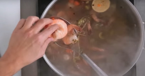 Салат из морепродуктов. Рецепты очень вкусного, простого с красной икрой, креветками
