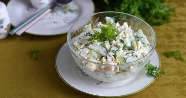 Салат с консервированной скумбрией. Рецепты на зиму, слоями с картошкой, яйцом