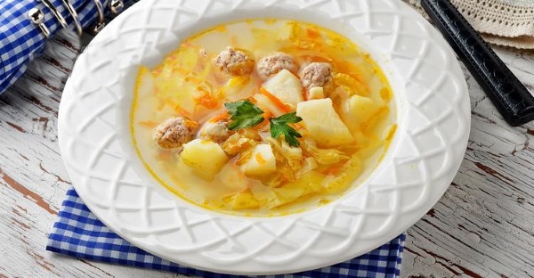 Щи с фрикадельками и капустой квашеной, свежей. Рецепт вкусный пошаговый, как готовить в мультиварке