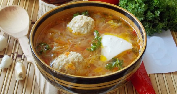 Щи с фрикадельками и капустой квашеной, свежей. Рецепт вкусный пошаговый, как готовить в мультиварке