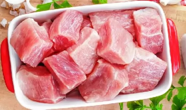 Шашлыки в кефире. Рецепты из свинины, курицы, говядины, как замариновать, чтобы мясо было сочным с киви, лимоном, луком, брусникой