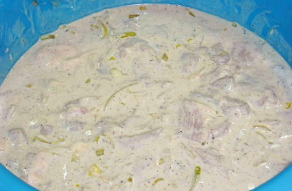 Шашлыки в кефире. Рецепты из свинины, курицы, говядины, как замариновать, чтобы мясо было сочным с киви, лимоном, луком, брусникой