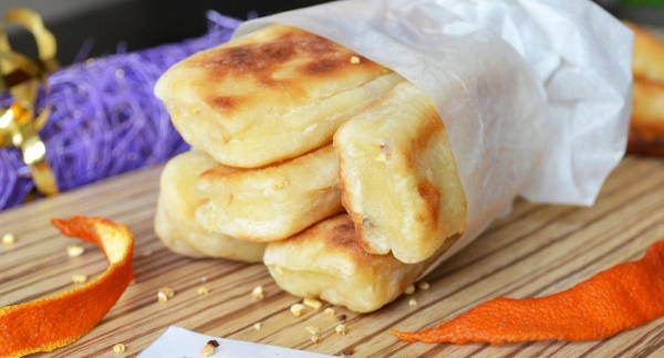 Творожные палочки жареные на сковороде. Рецепт с манкой, сыром, кунжутом, карамелью, начинкой