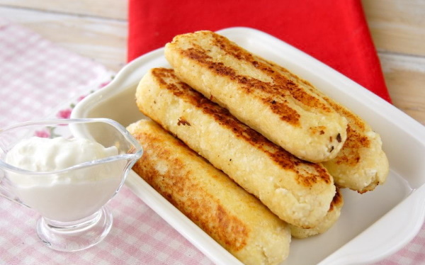 Творожные палочки жареные на сковороде. Рецепт с манкой, сыром, кунжутом, карамелью, начинкой