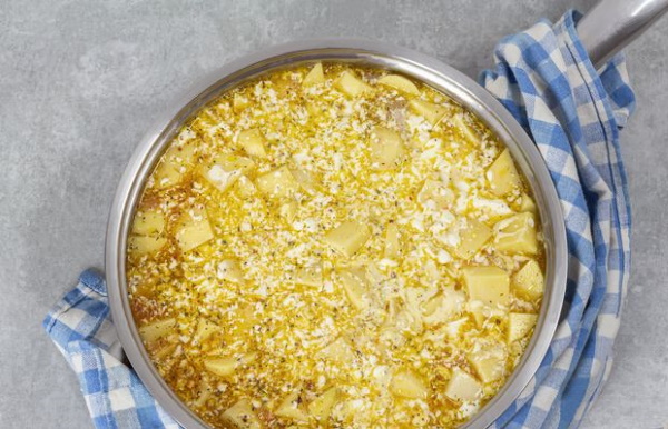 Курица с картошкой на сковороде тушеная, жареная. Рецепт с фото пошагово