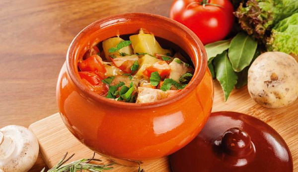 Мясо в горшочке с овощами в духовке, микроволновке. Рецепт с картошкой и без, грибами, сыром
