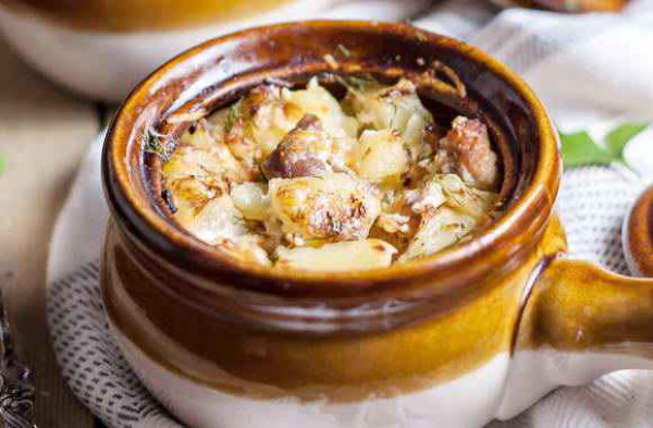 Мясо в горшочке с овощами в духовке, микроволновке. Рецепт с картошкой и без, грибами, сыром