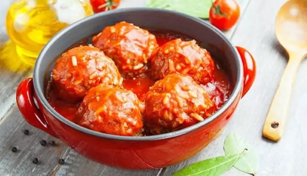 Соус для котлет. Рецепты как в детском саду, с макаронами, сметаной, томатной пастой, мукой, гречкой