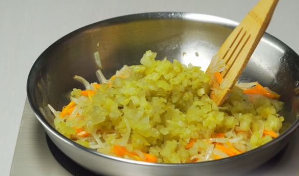 Суп солянка. Рецепт классический с мясом, колбасой, копченостями. Фото, как приготовить