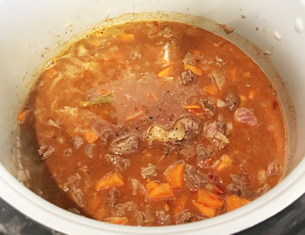 Азу из говядины. Рецепт с фото с солеными огурцами, картофелем, классический по-татарски