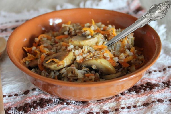 Гречка с шампиньонами. Рецепт с луком, морковью, курицей, сливками в мультиварке, духовке