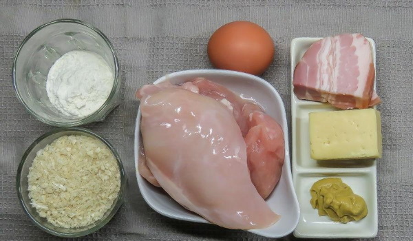 Кордон Блю из курицы с сыром, ветчиной, грибами, ананасом в духовке, на сковороде