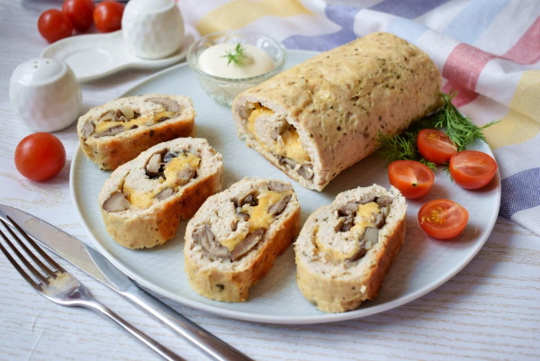 Куриный рулет с сыром в духовке в фольге, мультиварке с зеленью, грибами, ветчиной