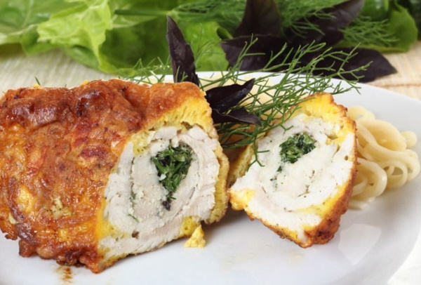 Куриный рулет с сыром в духовке в фольге, мультиварке с зеленью, грибами, ветчиной