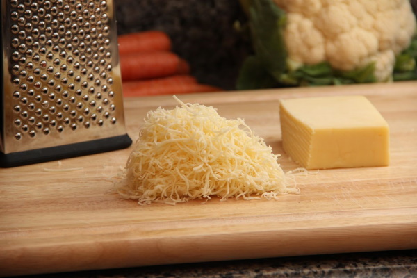 Шампиньоны с сыром и чесноком в духовке. Рецепт со сметаной, майонезом, луком, курицей