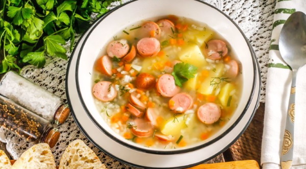суп куриный с нутом в мультиварке. sup iz nuta 6. суп куриный с нутом в мультиварке фото. суп куриный с нутом в мультиварке-sup iz nuta 6. картинка суп куриный с нутом в мультиварке. картинка sup iz nuta 6. Зима нынче сырая, промозглая ветреная. Ни снежку тебе скрипучего, ни морозца ядреного, ни солнечного блеска на заиндивевших ветвях. Это не те холода, что полезны для здоровья! Это леденящая сырость, от которой хочется чихать и кашлять, и прятаться дома, и лечиться горячим куриным супчиком.