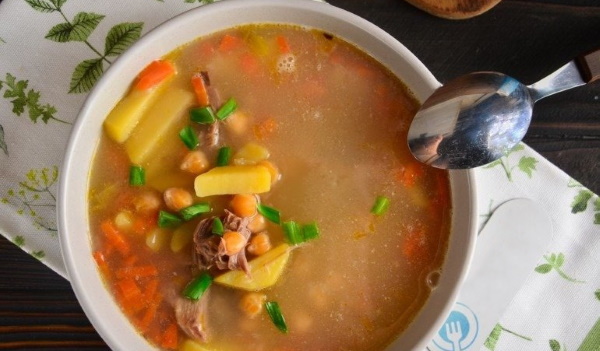 суп куриный с нутом в мультиварке. sup iz nuta 9. суп куриный с нутом в мультиварке фото. суп куриный с нутом в мультиварке-sup iz nuta 9. картинка суп куриный с нутом в мультиварке. картинка sup iz nuta 9. Зима нынче сырая, промозглая ветреная. Ни снежку тебе скрипучего, ни морозца ядреного, ни солнечного блеска на заиндивевших ветвях. Это не те холода, что полезны для здоровья! Это леденящая сырость, от которой хочется чихать и кашлять, и прятаться дома, и лечиться горячим куриным супчиком.