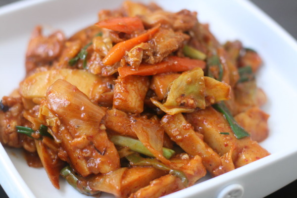 Хе из курицы. Рецепт по-корейски с уксусом, луком, приправой Чим-Чим в домашних условиях