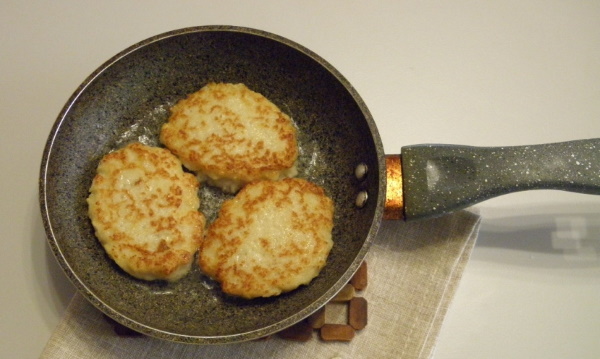 Котлеты из рыбных консервов с картофелем. Рецепт с рисом, манкой, морковью