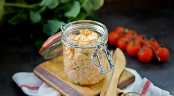 Намазка на хлеб из селедки. Рецепт из моркови, масла, плавленного сыра, яиц