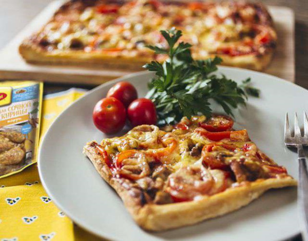 Пицца на слоеном бездрожжевом тесте в духовке рецепт с фото пошагово
