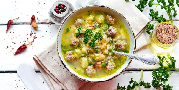 Супы с рисом, картофелем, мясом. Как приготовить с томатной пастой, капустой, яйцом, помидорами
