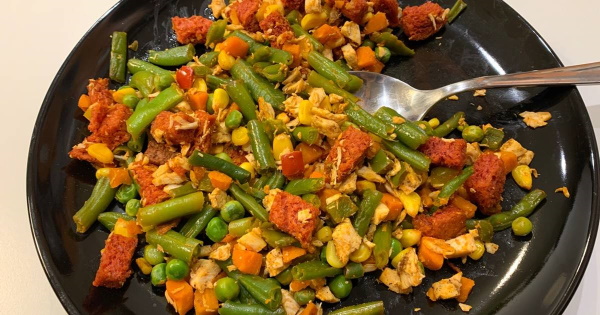 Свинина в сметанном соусе на сковороде. Рецепт с фото с чесноком, макаронами, грибами
