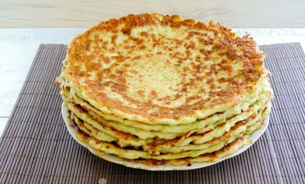 Кабачковый торт с помидорами и чесноком. Рецепт с фото