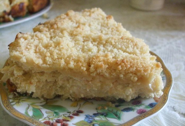 Песочный пирог с яблоками и крошкой сверху в духовке. Рецепт