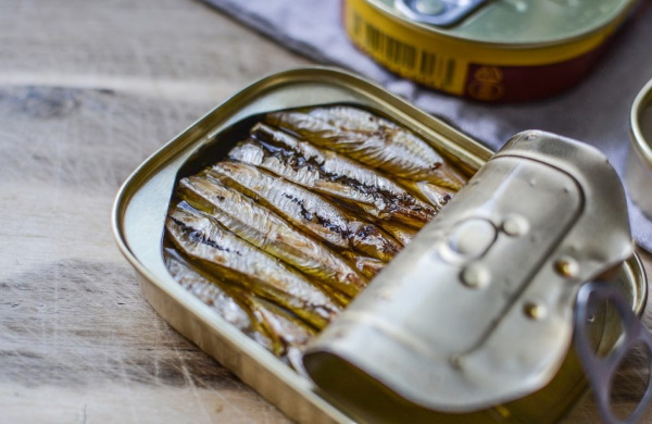 Салаты из шпрот с яйцом, огурцом, картошкой, сыром