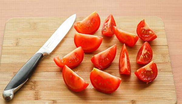 Салаты из шпрот с яйцом, огурцом, картошкой, сыром