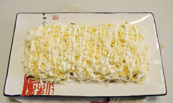 Салаты из шпрот с яйцом, огурцом, картошкой, сыром
