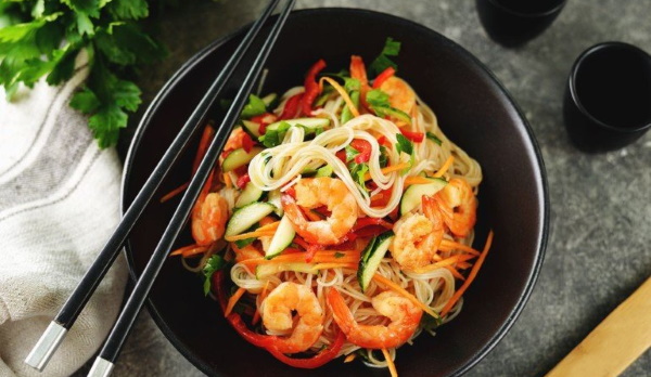 Блюда из фунчозы с курицей, овощами. Рецепт с фото
