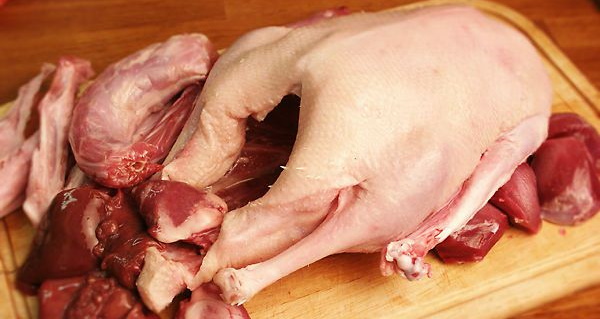 Как разделать гуся на порционные куски после запекания