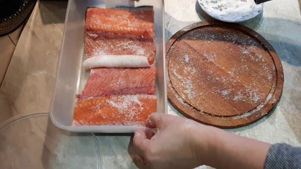 Как солить кижуч. Рецепт в домашних условиях
