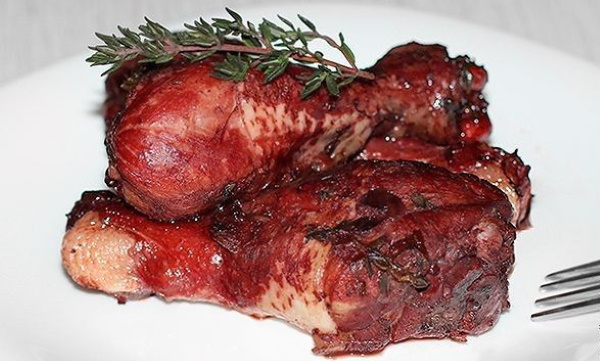 Куриные ножки, жареные на сковороде. Рецепт с чесноком, сметаной