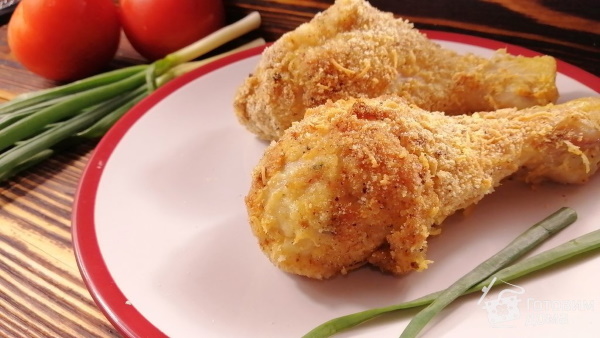 Куриные ножки, жареные на сковороде. Рецепт с чесноком, сметаной
