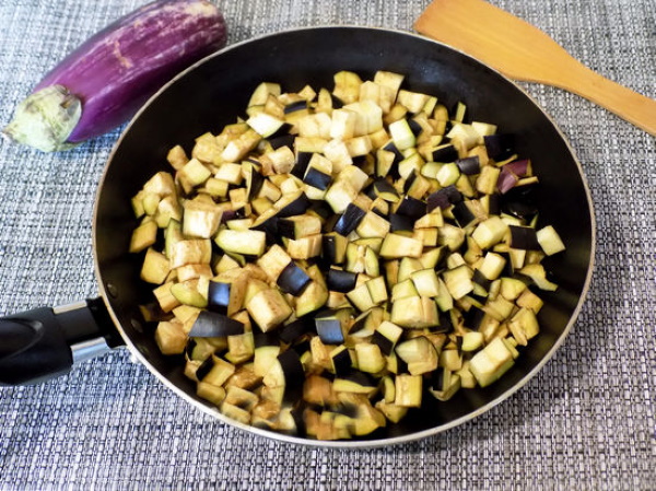 Баклажаны тушеные, жареные на сковороде. Рецепты быстро и вкусно
