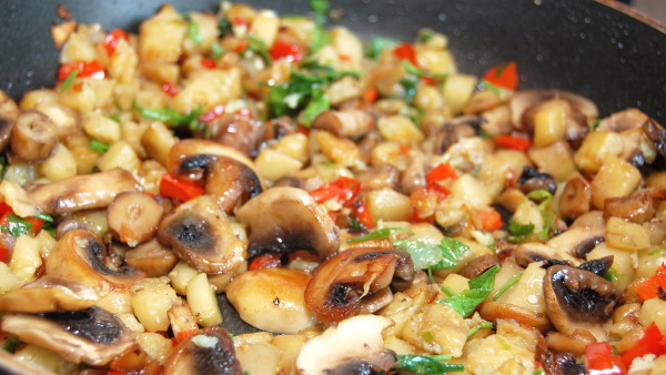 Баклажаны тушеные, жареные на сковороде. Рецепты быстро и вкусно