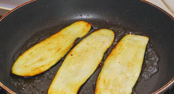 Баклажаны тушеные, жареные на сковороде. Рецепты быстро и вкусно