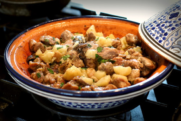 мясо с шампиньонами и овощами на сковороде. Смотреть фото мясо с шампиньонами и овощами на сковороде. Смотреть картинку мясо с шампиньонами и овощами на сковороде. Картинка про мясо с шампиньонами и овощами на сковороде. Фото мясо с шампиньонами и овощами на сковороде