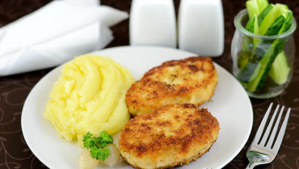 Котлеты по-пожарски. Рецепт классический, с сухариками
