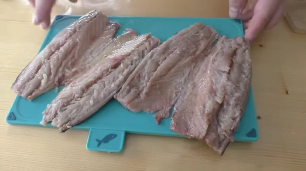 Провесная скумбрия в бутылке, рассоле. Рецепт в домашних условиях