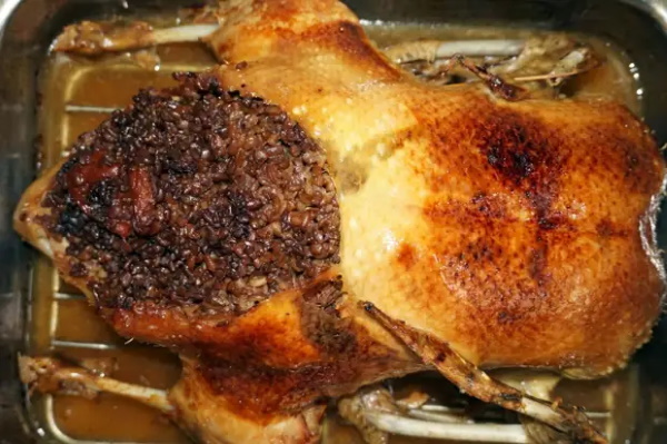 Блюда из гуся домашнего кусочками. Рецепты в духовке