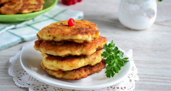 оладушки с майонезом и яйцом. oladi na mayoneze pyshnye 7. оладушки с майонезом и яйцом фото. оладушки с майонезом и яйцом-oladi na mayoneze pyshnye 7. картинка оладушки с майонезом и яйцом. картинка oladi na mayoneze pyshnye 7. Представляем вашему вниманию рецепт очень вкусных оладий, которые придутся по душе каждому. Замечательно подойдут на тот случай, когда ваши любимые хотят оладушек, а в холодильнике нет ни яиц, ни кефира. Можно такую вкуснятину приготовить и с майонезом. Сделать это совсем не сложно. Рекомендуем вам попробовать эту вкуснятину.