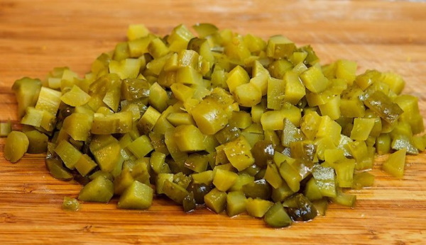 Фаршированная селедка с плавленным сыром, огурцом, морковью